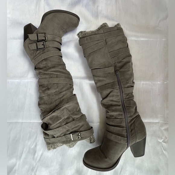 VEGAN LEATHER Slouchy Tall Grey Zip Up BUCKLE DETAIL PIRATE BOOTS JustFab Sz 7.5 - Picture 2 of 4